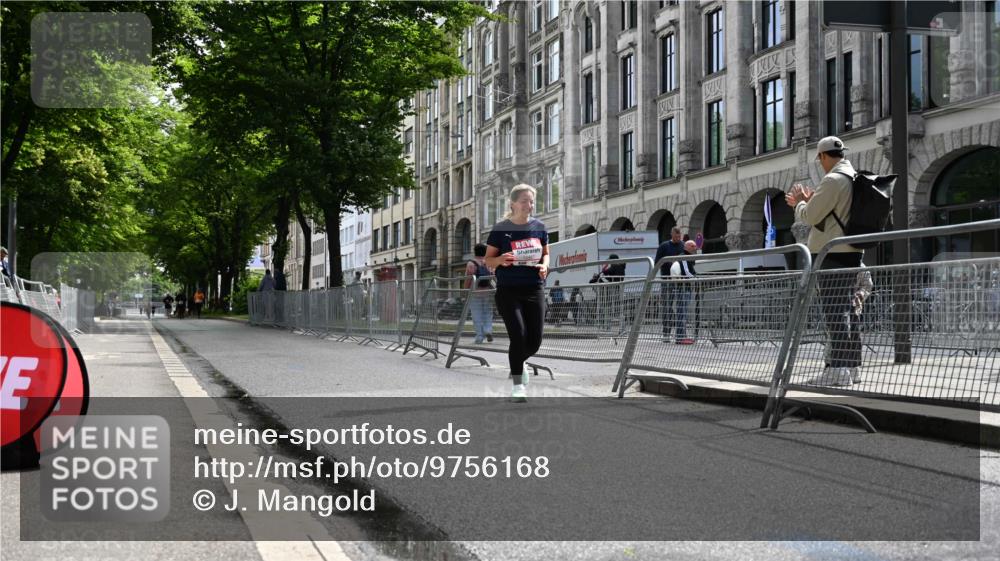 14.06.2026 - REWE Women's Run J. Mangold http://msf.ph/oto/9756168 14.06.2026 10:23:10 Ziel 10457 meine-sportfotos.de