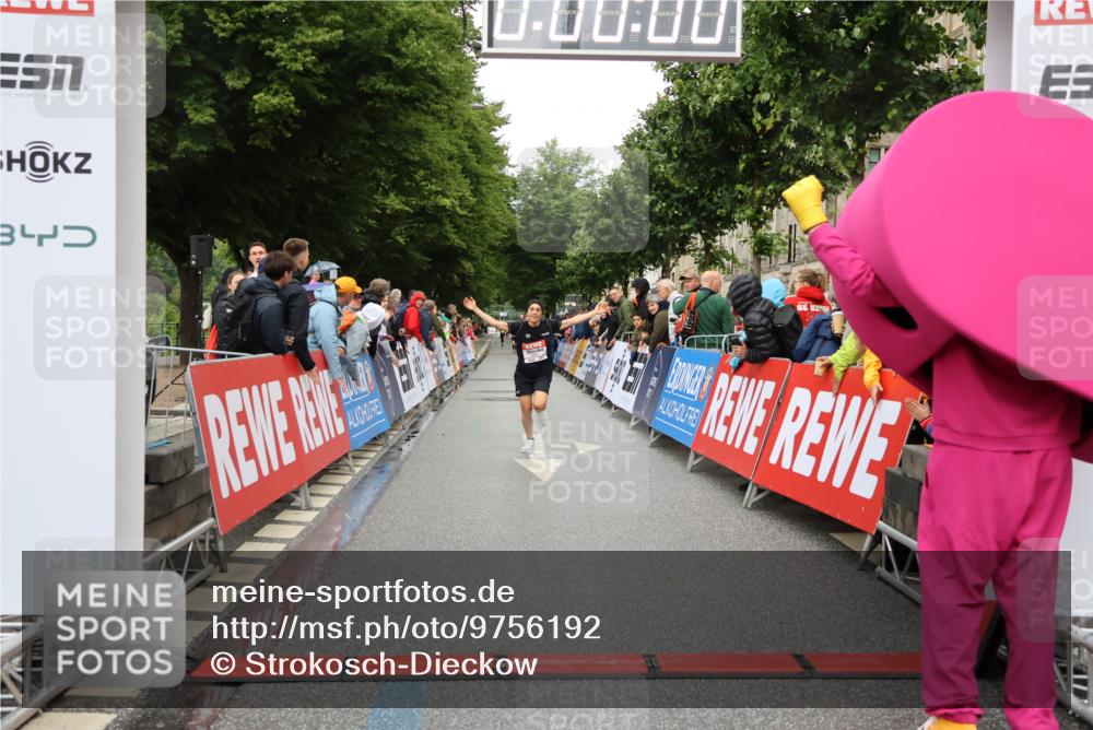 14.06.2026 - REWE Women's Run Strokosch-Dieckow http://msf.ph/oto/9756192 14.06.2026 09:46:44 Ziel 10892 meine-sportfotos.de