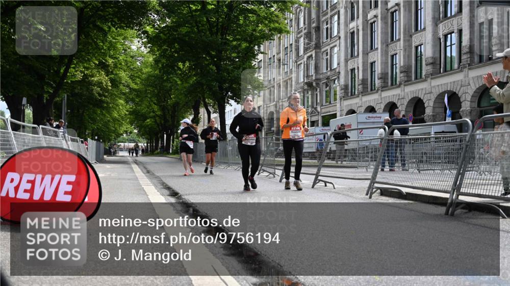 14.06.2026 - REWE Women's Run J. Mangold http://msf.ph/oto/9756194 14.06.2026 10:23:37 Ziel 10311, 10401, 10403, 10759 meine-sportfotos.de