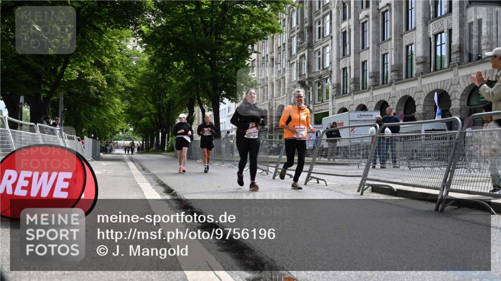 14.06.2026 - REWE Women's Run J. Mangold http://msf.ph/oto/9756196 14.06.2026 10:23:37 Ziel 10311, 10401, 10403, 10759 meine-sportfotos.de
