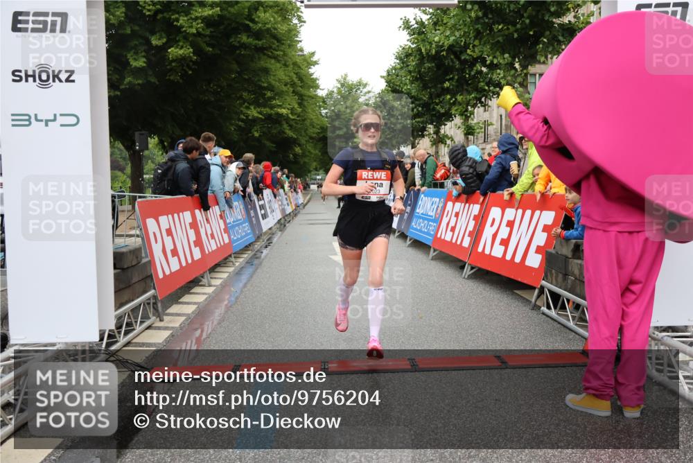 14.06.2026 - REWE Women's Run Strokosch-Dieckow http://msf.ph/oto/9756204 14.06.2026 09:46:33 Ziel 11023 meine-sportfotos.de