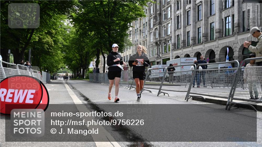14.06.2026 - REWE Women's Run J. Mangold http://msf.ph/oto/9756226 14.06.2026 10:23:41 Ziel 10311, 10401, 10403, 10759 meine-sportfotos.de