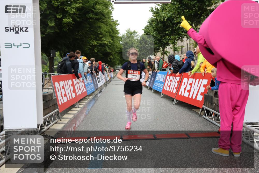 14.06.2026 - REWE Women's Run Strokosch-Dieckow http://msf.ph/oto/9756234 14.06.2026 09:46:33 Ziel 11023 meine-sportfotos.de