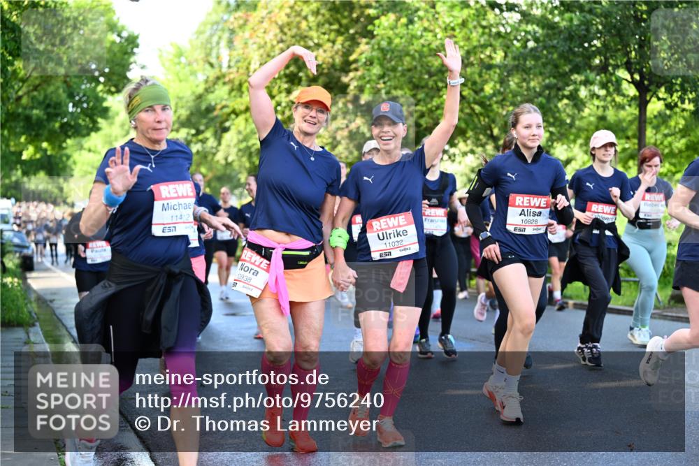 14.06.2026 - REWE Women's Run Dr. Thomas Lammeyer http://msf.ph/oto/9756240 14.06.2026 09:19:56 Laufen 11412, 657, 10938, 11032, 10828 meine-sportfotos.de