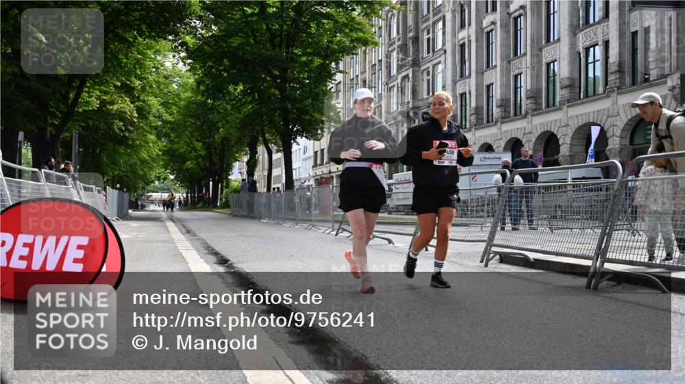 14.06.2026 - REWE Women's Run J. Mangold http://msf.ph/oto/9756241 14.06.2026 10:23:42 Ziel 10311, 10401, 10403, 10759 meine-sportfotos.de