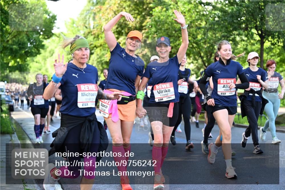 14.06.2026 - REWE Women's Run Dr. Thomas Lammeyer http://msf.ph/oto/9756242 14.06.2026 09:19:56 Laufen 11412, 51, 10938, 11032, 10828, 1130 meine-sportfotos.de