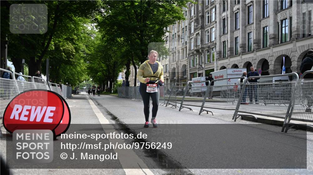 14.06.2026 - REWE Women's Run J. Mangold http://msf.ph/oto/9756249 14.06.2026 10:24:04 Ziel 10964 meine-sportfotos.de