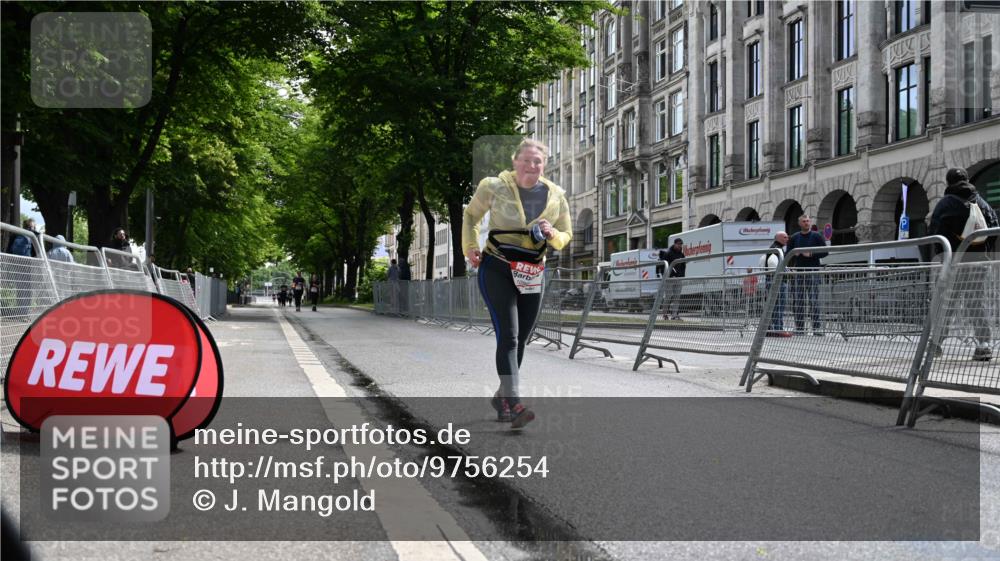 14.06.2026 - REWE Women's Run J. Mangold http://msf.ph/oto/9756254 14.06.2026 10:24:04 Ziel 10964 meine-sportfotos.de