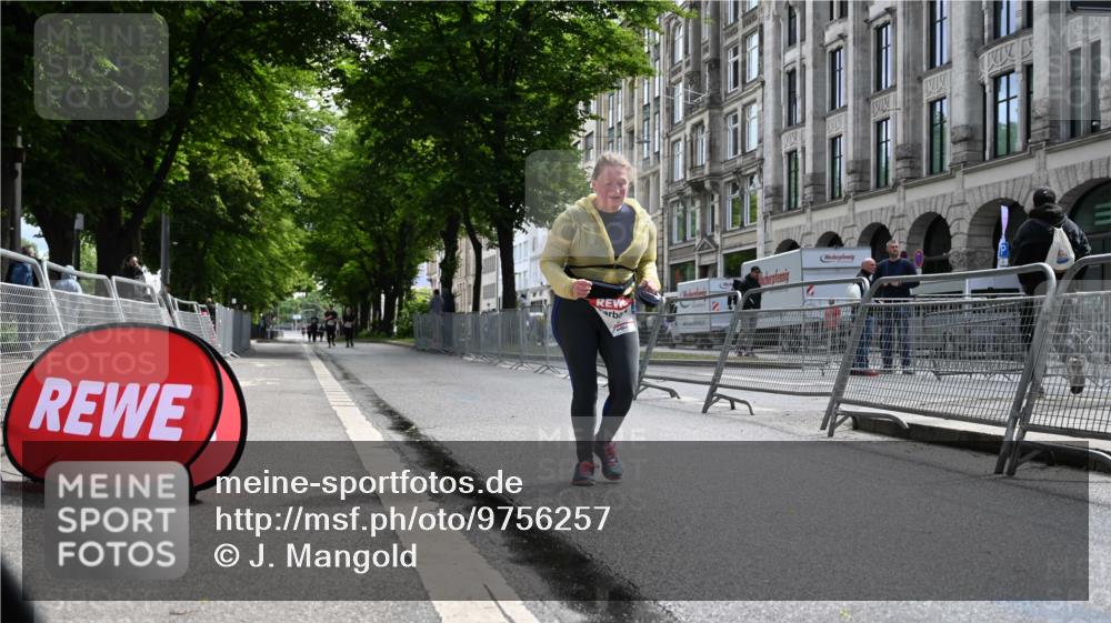 14.06.2026 - REWE Women's Run J. Mangold http://msf.ph/oto/9756257 14.06.2026 10:24:04 Ziel 10964 meine-sportfotos.de