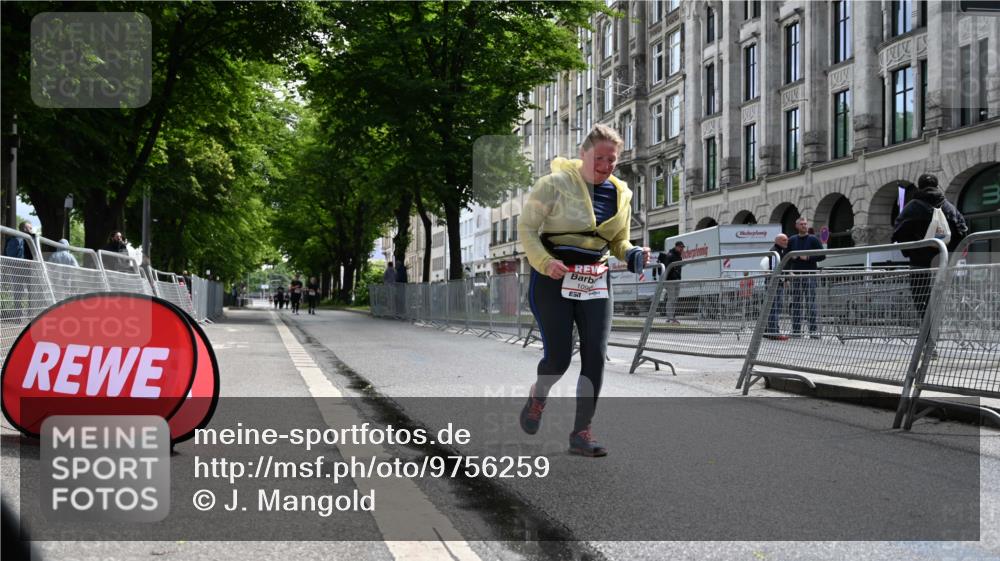 14.06.2026 - REWE Women's Run J. Mangold http://msf.ph/oto/9756259 14.06.2026 10:24:05 Ziel 10964 meine-sportfotos.de