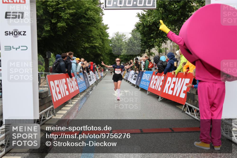 14.06.2026 - REWE Women's Run Strokosch-Dieckow http://msf.ph/oto/9756276 14.06.2026 09:46:32 Ziel 11023 meine-sportfotos.de