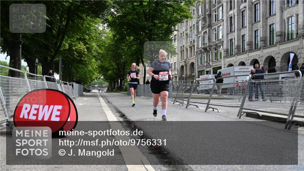 14.06.2026 - REWE Women's Run J. Mangold http://msf.ph/oto/9756331 14.06.2026 10:25:17 Ziel 10381, 10562, 11237 meine-sportfotos.de