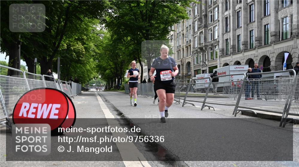 14.06.2026 - REWE Women's Run J. Mangold http://msf.ph/oto/9756336 14.06.2026 10:25:17 Ziel 10381, 10562, 11237 meine-sportfotos.de