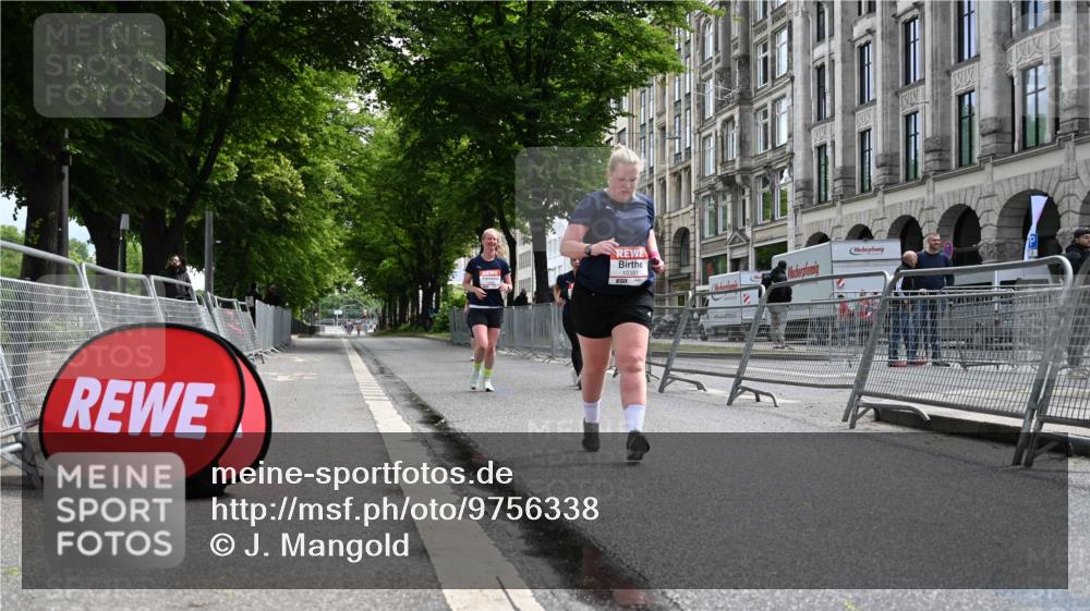 14.06.2026 - REWE Women's Run J. Mangold http://msf.ph/oto/9756338 14.06.2026 10:25:17 Ziel 10381, 10562, 11237 meine-sportfotos.de