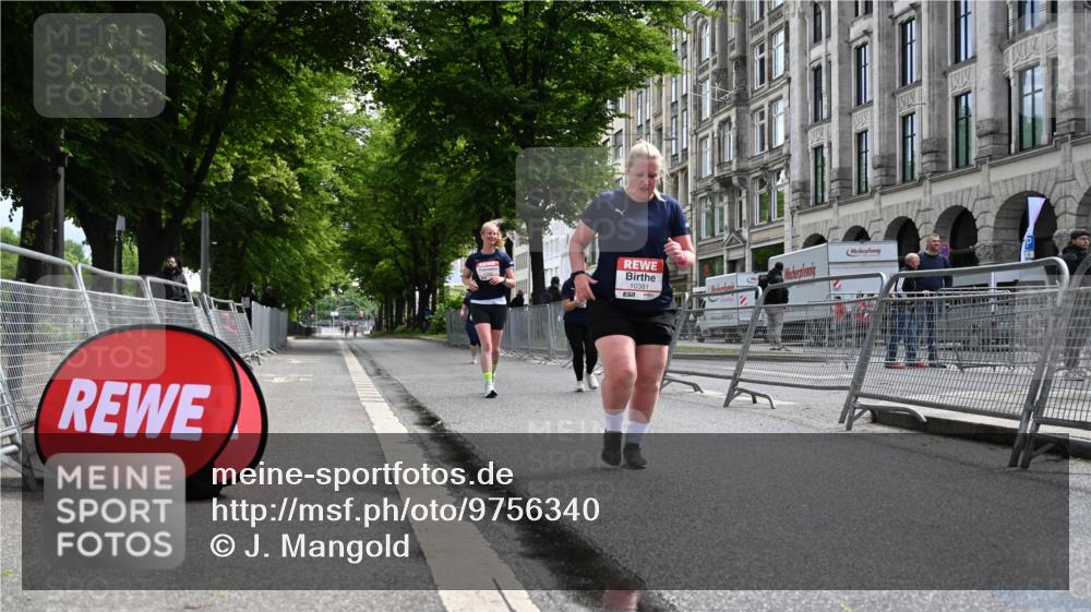 14.06.2026 - REWE Women's Run J. Mangold http://msf.ph/oto/9756340 14.06.2026 10:25:18 Ziel 10381, 10562, 11237 meine-sportfotos.de