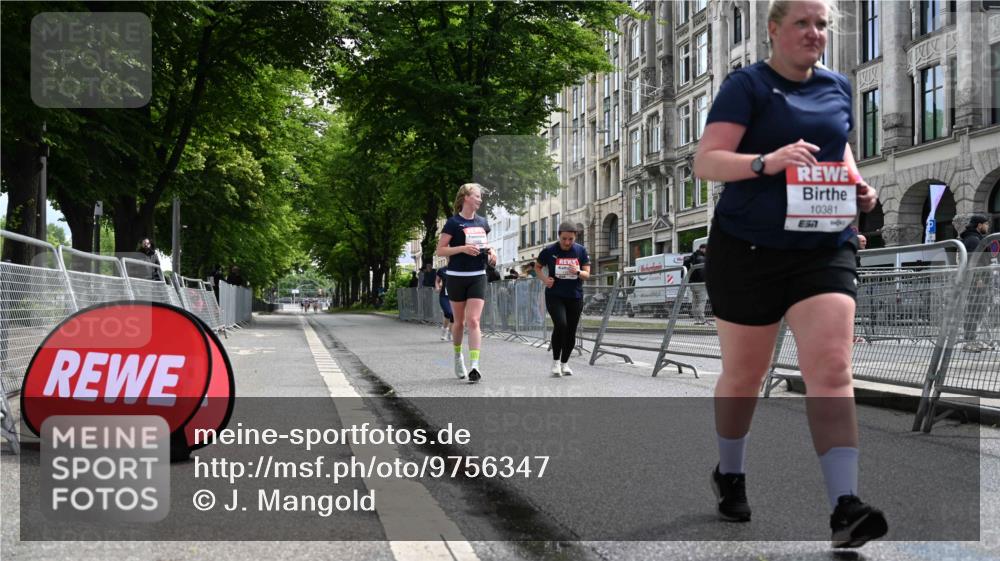 14.06.2026 - REWE Women's Run J. Mangold http://msf.ph/oto/9756347 14.06.2026 10:25:19 Ziel 10381, 10459, 10562, 11237 meine-sportfotos.de