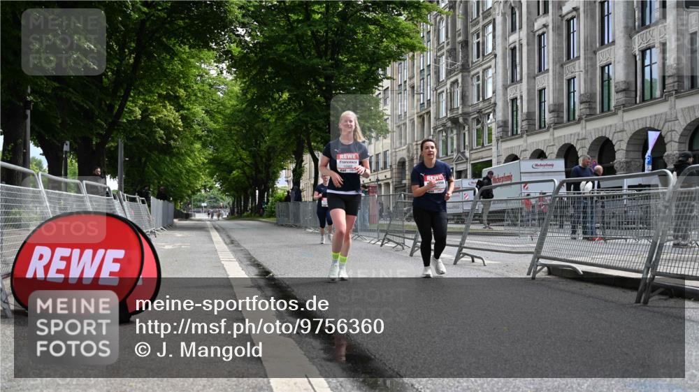 14.06.2026 - REWE Women's Run J. Mangold http://msf.ph/oto/9756360 14.06.2026 10:25:20 Ziel 10381, 10459, 10562, 11237 meine-sportfotos.de