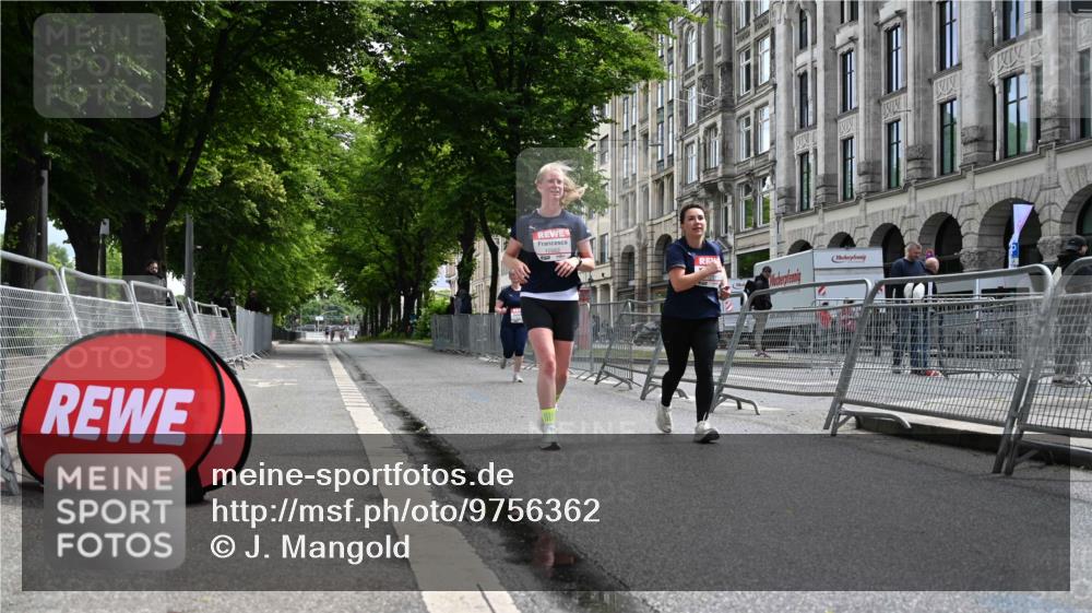 14.06.2026 - REWE Women's Run J. Mangold http://msf.ph/oto/9756362 14.06.2026 10:25:20 Ziel 10381, 10459, 10562, 11237 meine-sportfotos.de
