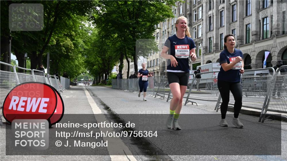 14.06.2026 - REWE Women's Run J. Mangold http://msf.ph/oto/9756364 14.06.2026 10:25:21 Ziel 10381, 10459, 10562, 11237 meine-sportfotos.de