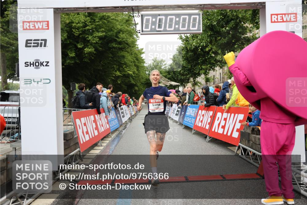 14.06.2026 - REWE Women's Run Strokosch-Dieckow http://msf.ph/oto/9756366 14.06.2026 09:46:06 Ziel 10020 meine-sportfotos.de