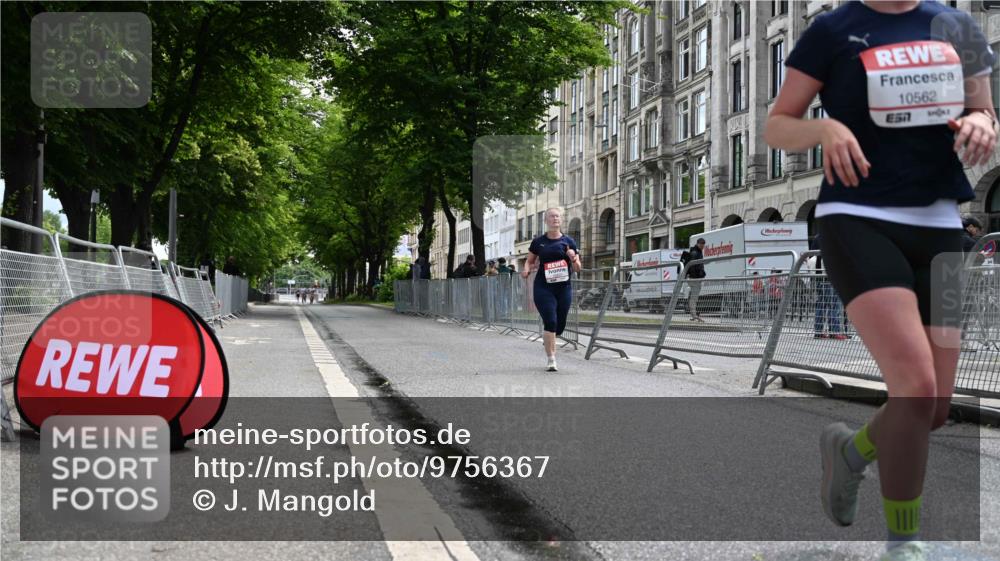 14.06.2026 - REWE Women's Run J. Mangold http://msf.ph/oto/9756367 14.06.2026 10:25:22 Ziel 10381, 10459, 10562, 11237 meine-sportfotos.de