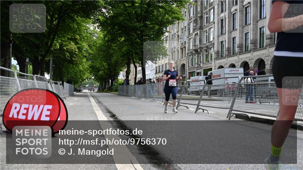 14.06.2026 - REWE Women's Run J. Mangold http://msf.ph/oto/9756370 14.06.2026 10:25:23 Ziel 10381, 10459, 10562, 11237 meine-sportfotos.de