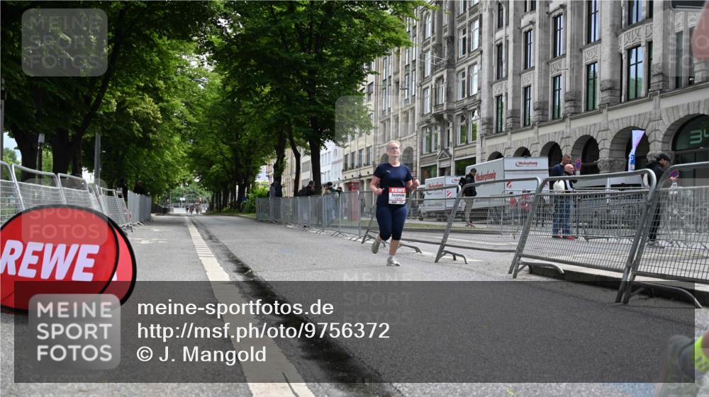 14.06.2026 - REWE Women's Run J. Mangold http://msf.ph/oto/9756372 14.06.2026 10:25:23 Ziel 10381, 10459, 10562, 11237 meine-sportfotos.de