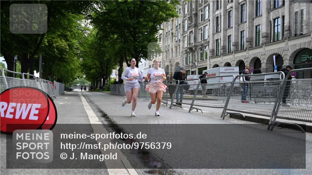 14.06.2026 - REWE Women's Run J. Mangold http://msf.ph/oto/9756379 14.06.2026 10:25:51 Ziel 10135, 10136 meine-sportfotos.de