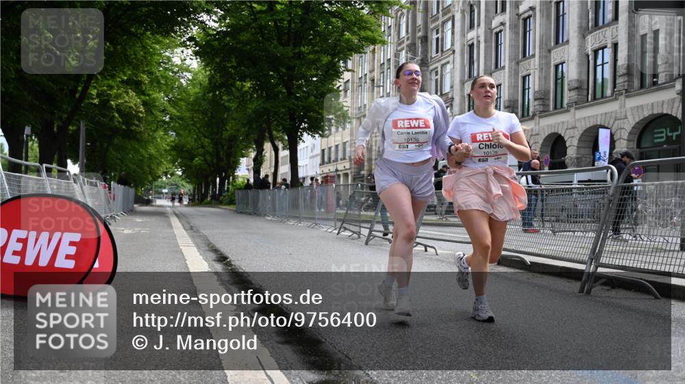 14.06.2026 - REWE Women's Run J. Mangold http://msf.ph/oto/9756400 14.06.2026 10:25:53 Ziel 10135, 10136 meine-sportfotos.de