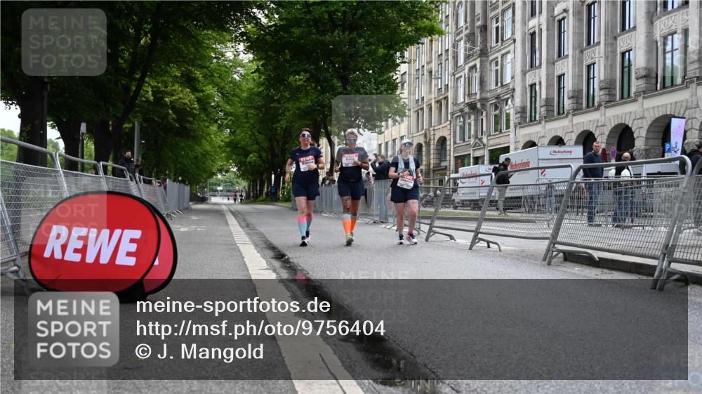 14.06.2026 - REWE Women's Run J. Mangold http://msf.ph/oto/9756404 14.06.2026 10:26:30 Ziel 10484, 11230, 11232 meine-sportfotos.de