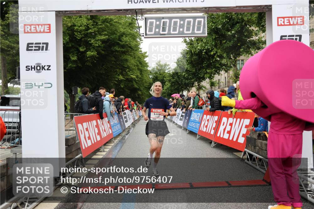 14.06.2026 - REWE Women's Run Strokosch-Dieckow http://msf.ph/oto/9756407 14.06.2026 09:46:06 Ziel 10020 meine-sportfotos.de