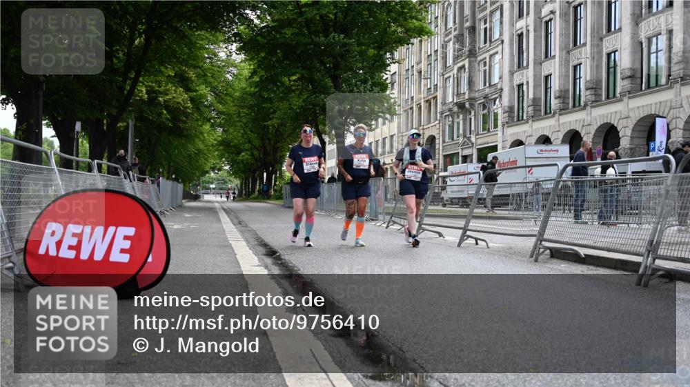 14.06.2026 - REWE Women's Run J. Mangold http://msf.ph/oto/9756410 14.06.2026 10:26:30 Ziel 10484, 11230, 11232 meine-sportfotos.de