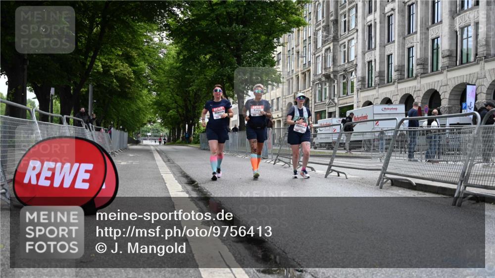 14.06.2026 - REWE Women's Run J. Mangold http://msf.ph/oto/9756413 14.06.2026 10:26:30 Ziel 10484, 11230, 11232 meine-sportfotos.de