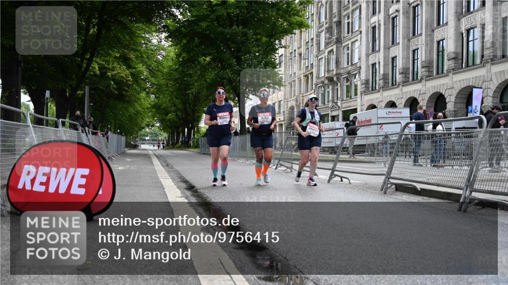 14.06.2026 - REWE Women's Run J. Mangold http://msf.ph/oto/9756415 14.06.2026 10:26:31 Ziel 10484, 11230, 11232 meine-sportfotos.de