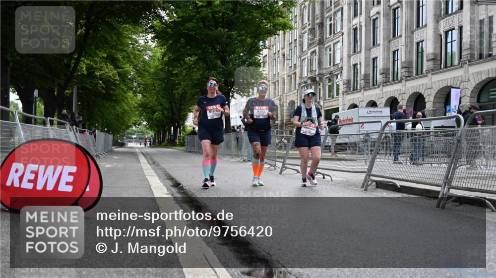 14.06.2026 - REWE Women's Run J. Mangold http://msf.ph/oto/9756420 14.06.2026 10:26:31 Ziel 10484, 11230, 11232 meine-sportfotos.de