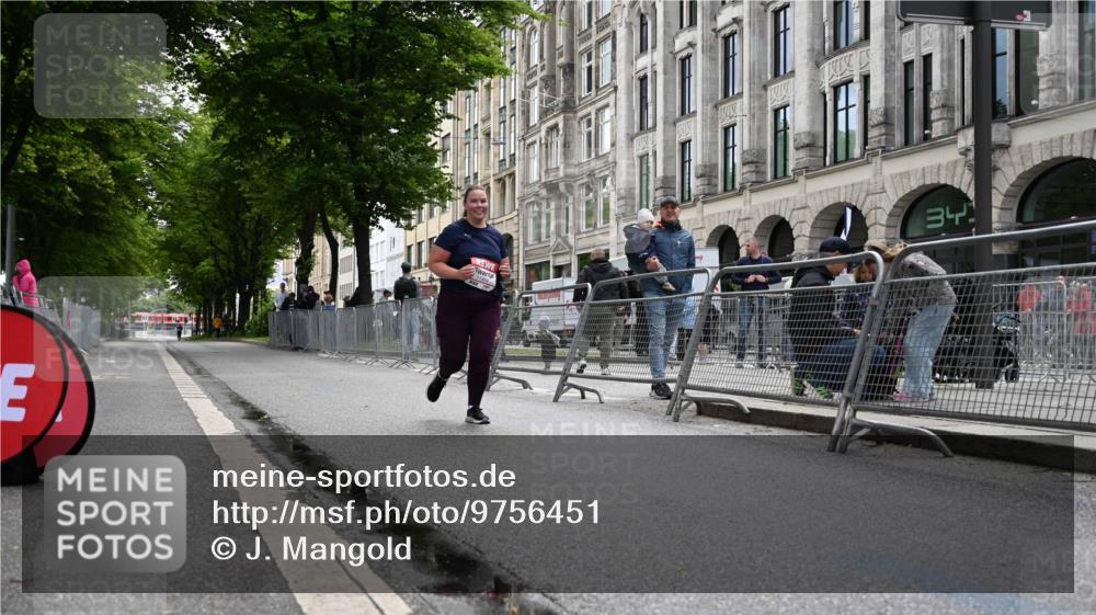 14.06.2026 - REWE Women's Run J. Mangold http://msf.ph/oto/9756451 14.06.2026 10:30:15 Ziel 11464 meine-sportfotos.de