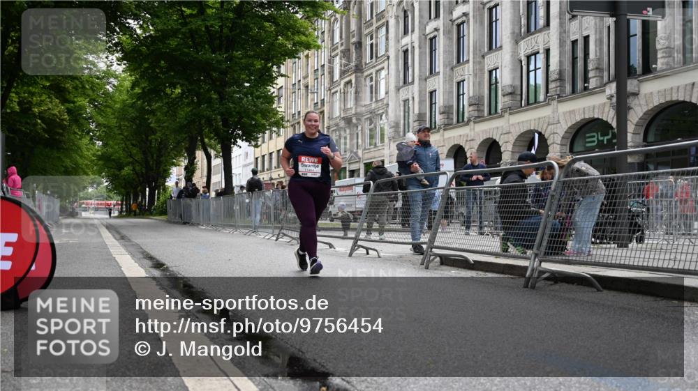 14.06.2026 - REWE Women's Run J. Mangold http://msf.ph/oto/9756454 14.06.2026 10:30:15 Ziel 11464 meine-sportfotos.de