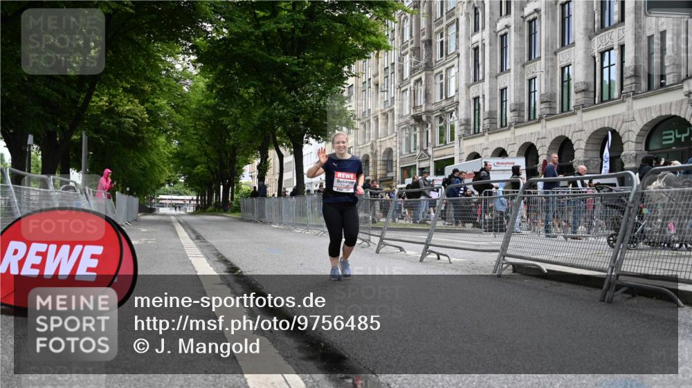 14.06.2026 - REWE Women's Run J. Mangold http://msf.ph/oto/9756485 14.06.2026 10:31:14 Ziel 10228 meine-sportfotos.de