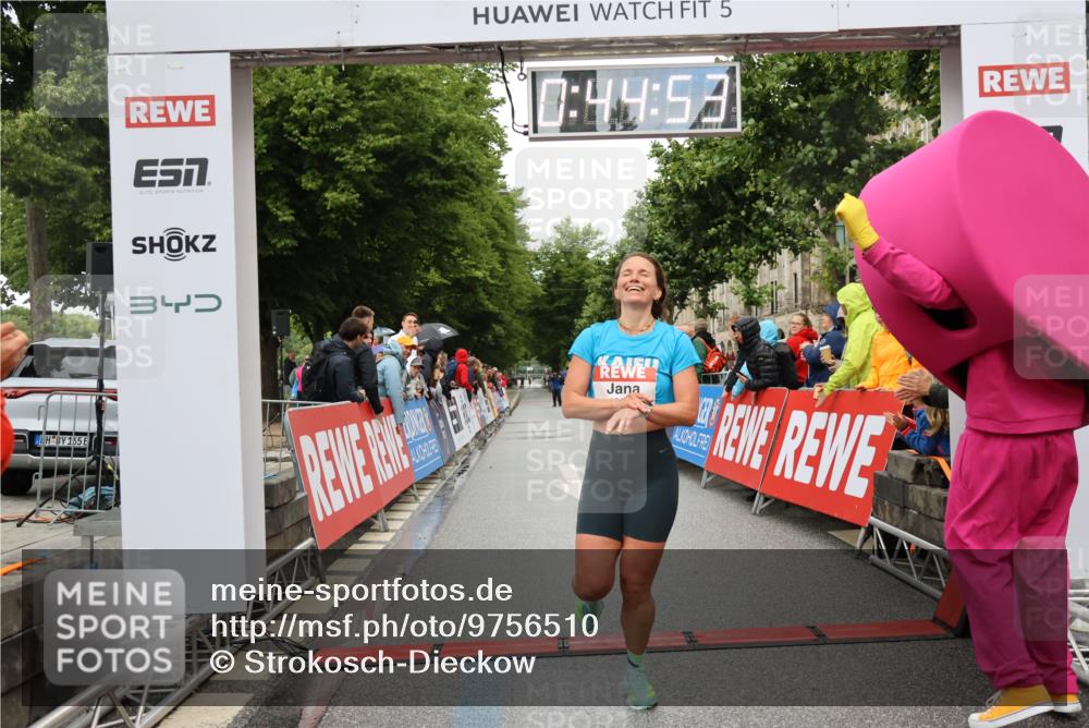 14.06.2026 - REWE Women's Run Strokosch-Dieckow http://msf.ph/oto/9756510 14.06.2026 09:45:16 Ziel 10072 meine-sportfotos.de