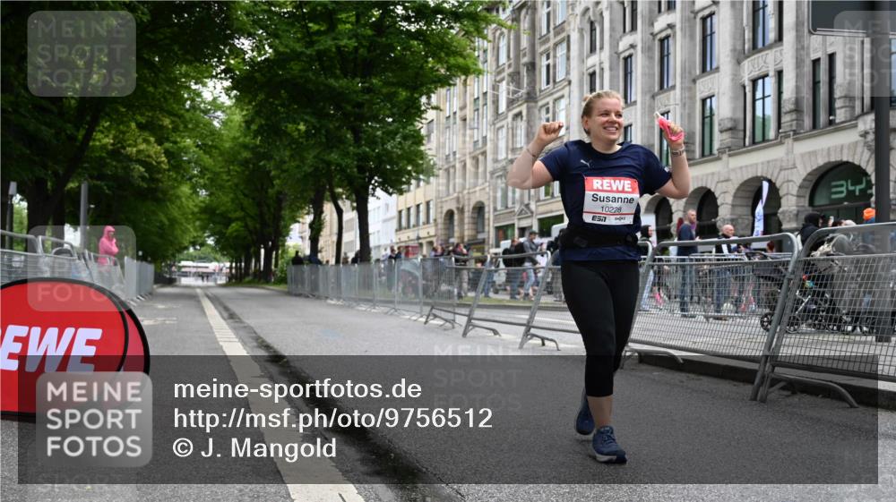 14.06.2026 - REWE Women's Run J. Mangold http://msf.ph/oto/9756512 14.06.2026 10:31:16 Ziel 10228 meine-sportfotos.de