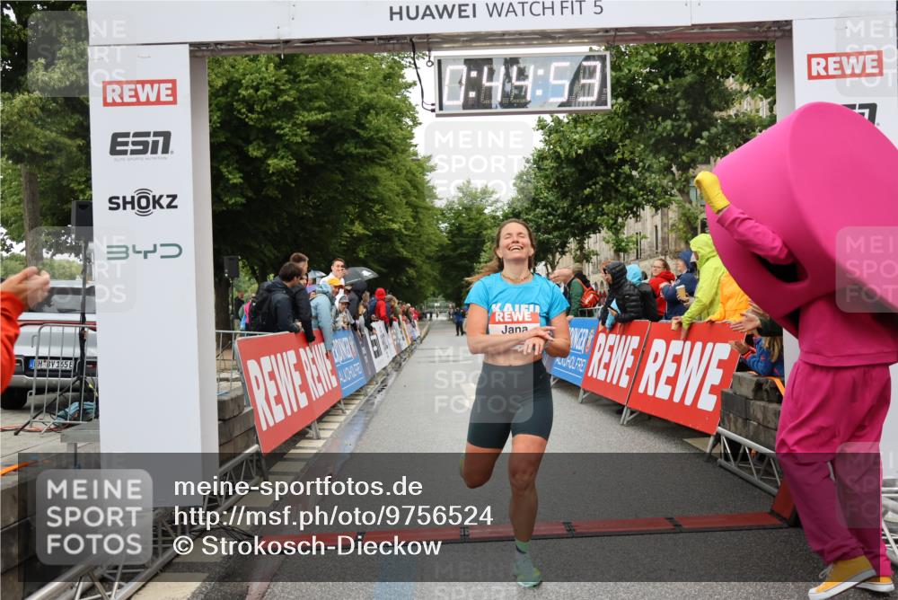 14.06.2026 - REWE Women's Run Strokosch-Dieckow http://msf.ph/oto/9756524 14.06.2026 09:45:15 Ziel 10072 meine-sportfotos.de