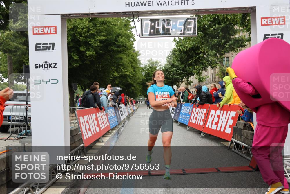 14.06.2026 - REWE Women's Run Strokosch-Dieckow http://msf.ph/oto/9756553 14.06.2026 09:45:15 Ziel 10072 meine-sportfotos.de