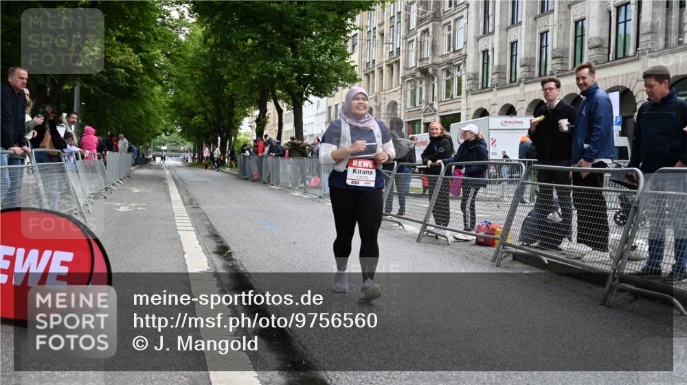 14.06.2026 - REWE Women's Run J. Mangold http://msf.ph/oto/9756560 14.06.2026 10:37:04 Ziel 10176 meine-sportfotos.de