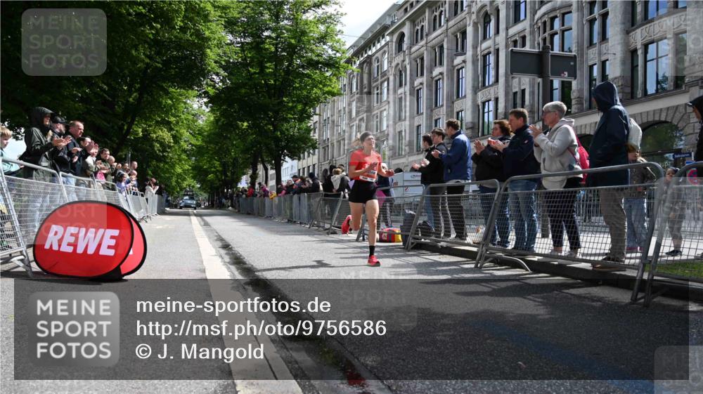 14.06.2026 - REWE Women's Run J. Mangold http://msf.ph/oto/9756586 14.06.2026 10:48:28 Ziel 5910 meine-sportfotos.de