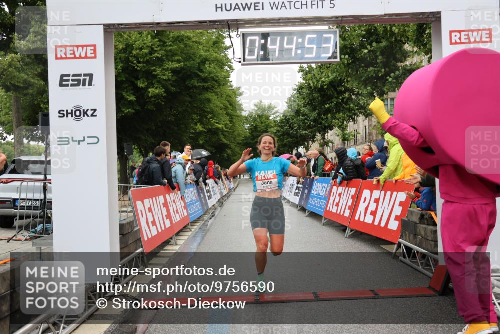 14.06.2026 - REWE Women's Run Strokosch-Dieckow http://msf.ph/oto/9756590 14.06.2026 09:45:15 Ziel 10072 meine-sportfotos.de