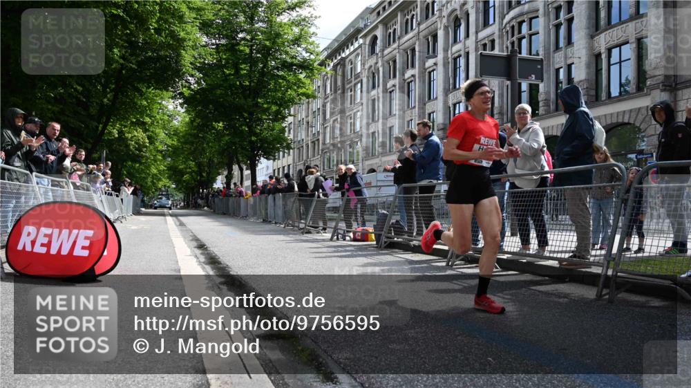 14.06.2026 - REWE Women's Run J. Mangold http://msf.ph/oto/9756595 14.06.2026 10:48:29 Ziel 5910 meine-sportfotos.de