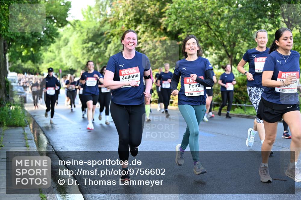 14.06.2026 - REWE Women's Run Dr. Thomas Lammeyer http://msf.ph/oto/9756602 14.06.2026 09:20:21 Laufen 11, 000, 10812, 51, 7, 7 meine-sportfotos.de