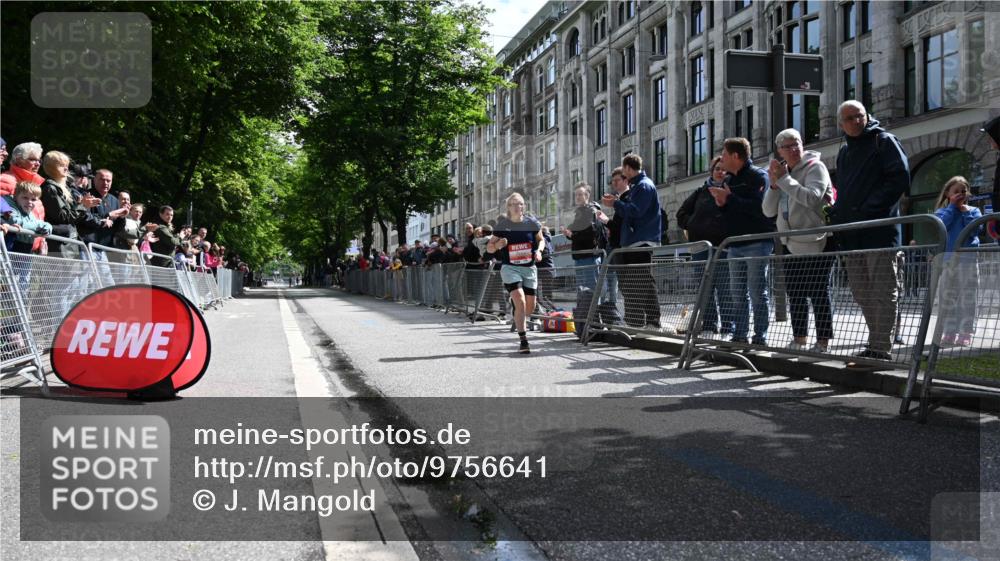14.06.2026 - REWE Women's Run J. Mangold http://msf.ph/oto/9756641 14.06.2026 10:49:59 Ziel 5504, 6063 meine-sportfotos.de