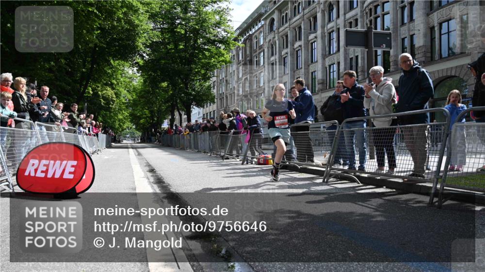 14.06.2026 - REWE Women's Run J. Mangold http://msf.ph/oto/9756646 14.06.2026 10:49:59 Ziel 5504, 6063 meine-sportfotos.de