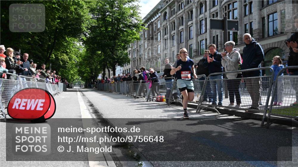14.06.2026 - REWE Women's Run J. Mangold http://msf.ph/oto/9756648 14.06.2026 10:49:59 Ziel 5504, 6063 meine-sportfotos.de
